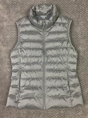 Uniqlo Ultra Light Down Vest Puffer Women’s Small Gray Packable Travel Hiking
